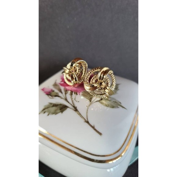 Lisner Gold Screwback Earrings - Picture 1 of 10